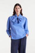 Camicia con fiocco blu in cotone 100%